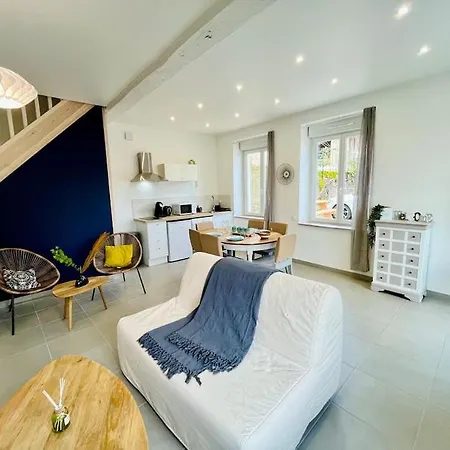 La Maison L'Oiseau Bleu Saint-Victor-de-Morestel Extérieur photo